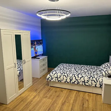 Amadeus - 3 Sleep - Parking On Street * Katowice
